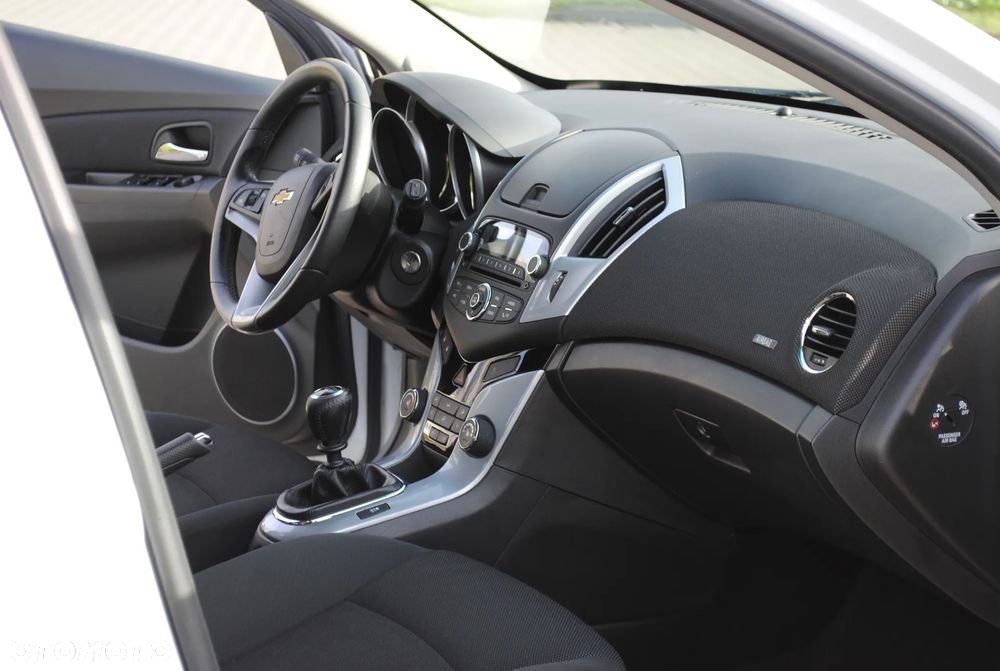 Chevrolet Cruze 1.8 LT - 19