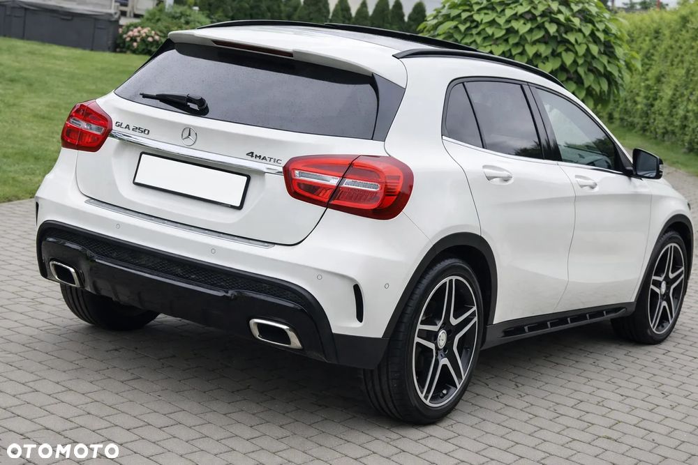 Mercedes-Benz GLA 250 4-Matic AMG Line - 11