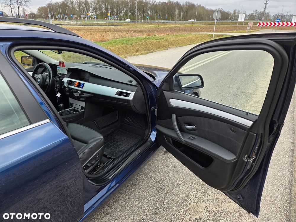 BMW Seria 5 525d - 16