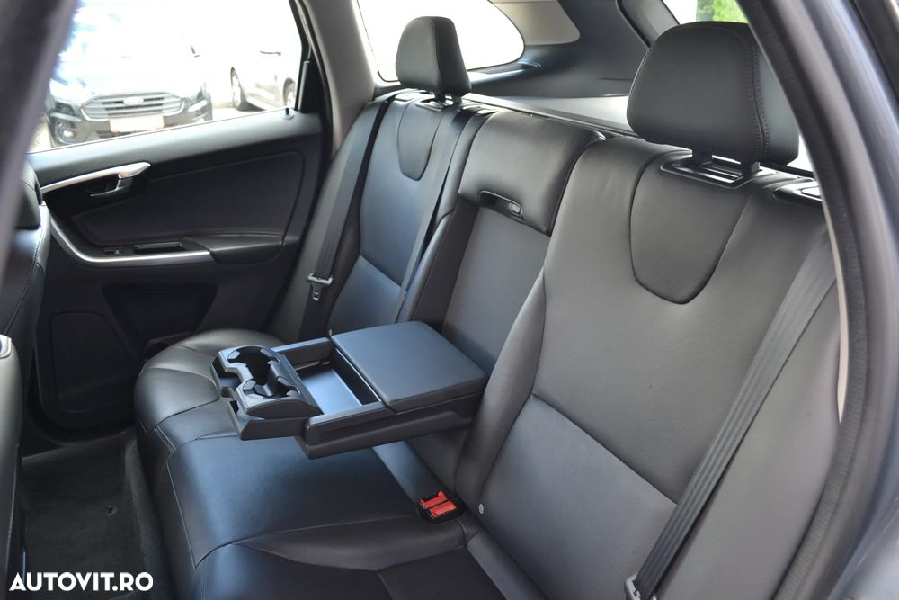 Volvo XC 60 D4 AWD Geartronic Summum - 12