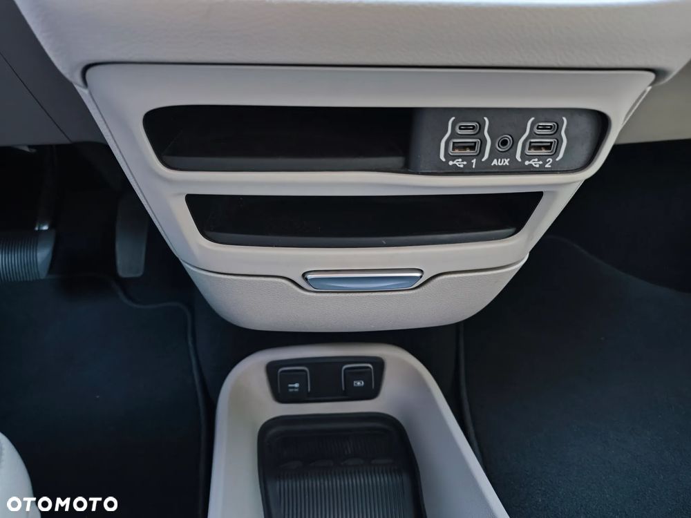 Chrysler Pacifica - 11
