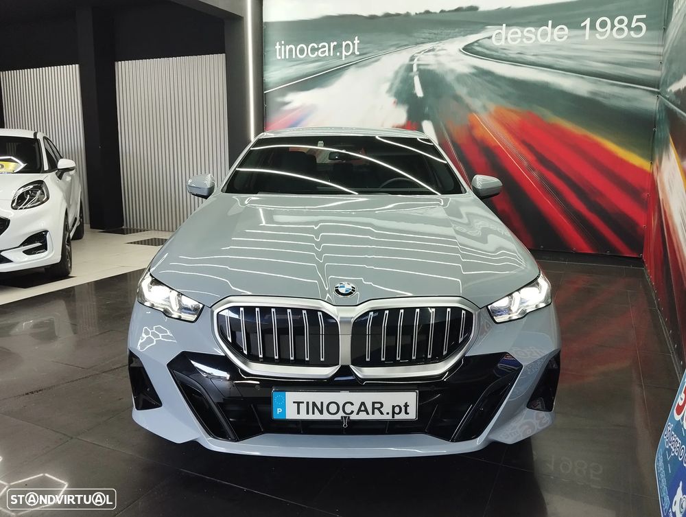 BMW 520 d Pack Desportivo M - 8