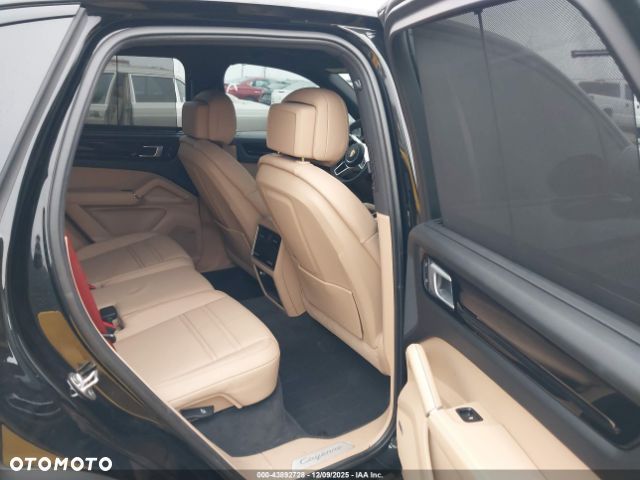 Porsche Cayenne - 10