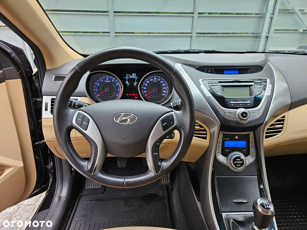 Hyundai Elantra 1.6 Comfort - 30