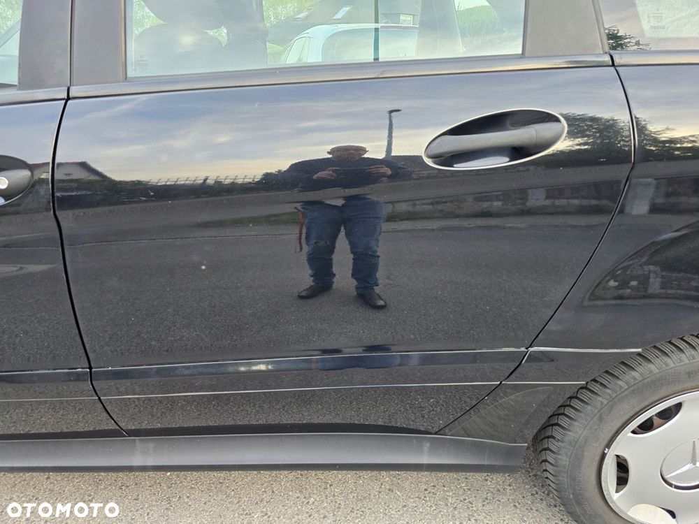 MERCEDES B-KLASA LEWE TYLNE DRZWI W KOLOR 696 DO MONTAŻU - 2