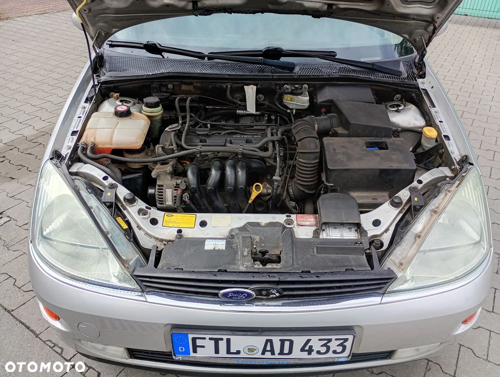 Ford Focus Ghia - 8