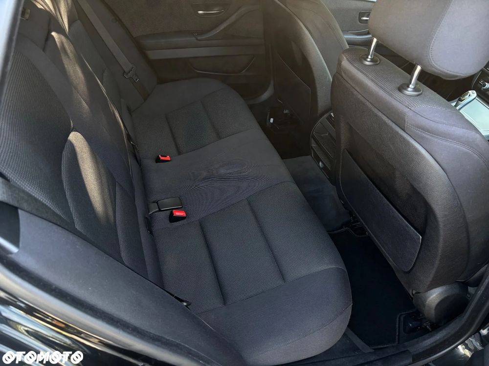 BMW Seria 5 525d xDrive - 23