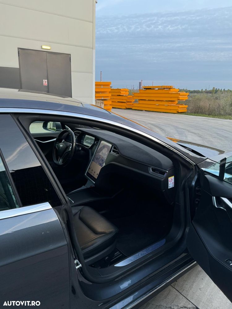 Tesla Model S - 9