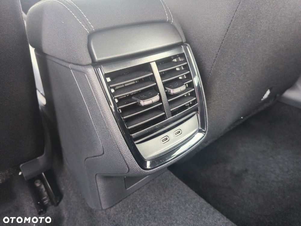 Skoda Kamiq 1.0 TSI Essence - 27