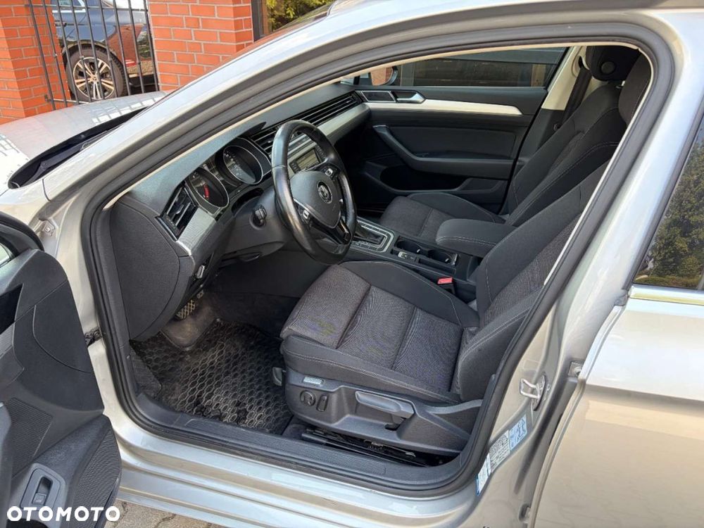 Volkswagen Passat Variant 2.0 TDI SCR DSG BlueMotion Comfortline - 14