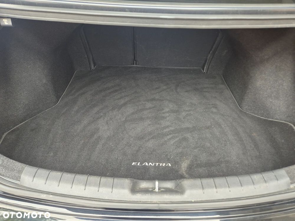 Hyundai Elantra 1.6 Comfort - 15