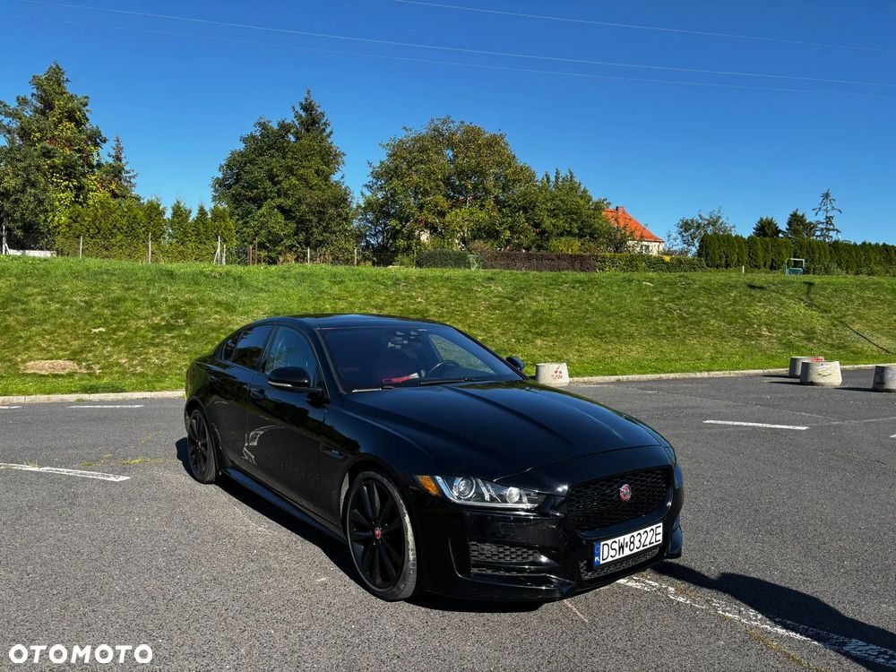 Jaguar XE 30t AWD R-Sport - 2