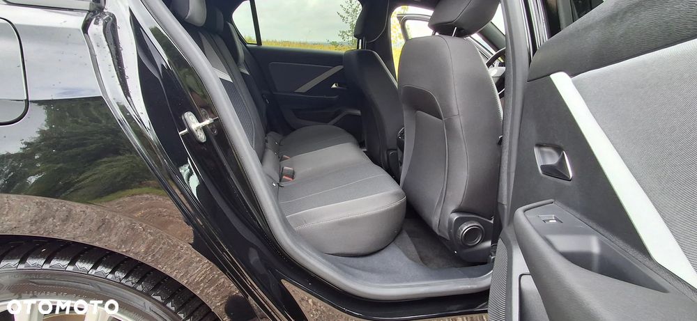 Opel Astra 1.2 Turbo Automatik GS - 25