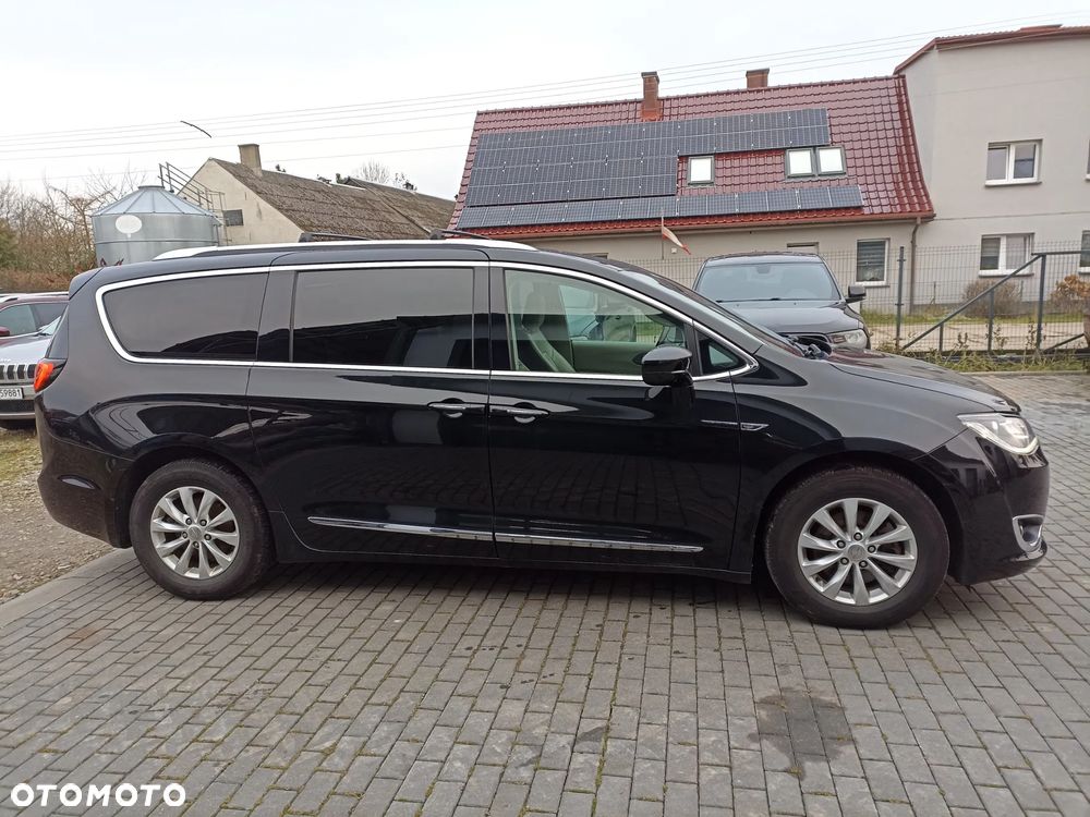 Chrysler Pacifica - 4