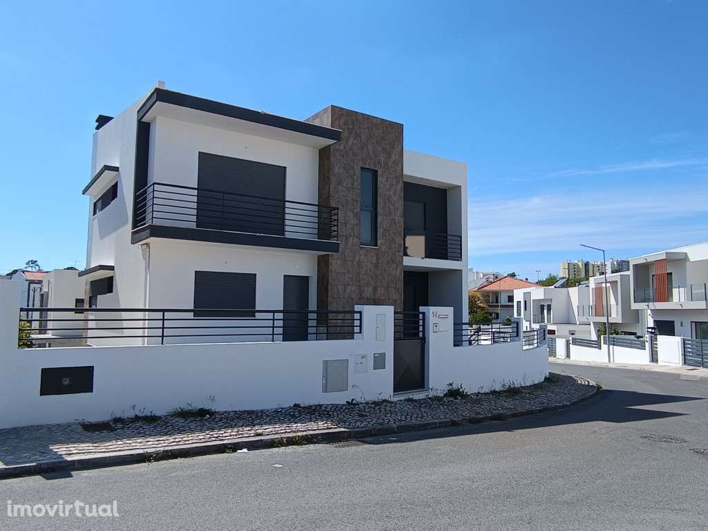 Moradia isolada T5 em Feijó - Almada - Grande imagem: 2/60