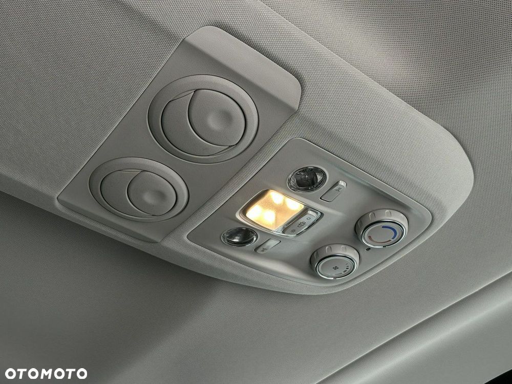 Peugeot Traveller - 27