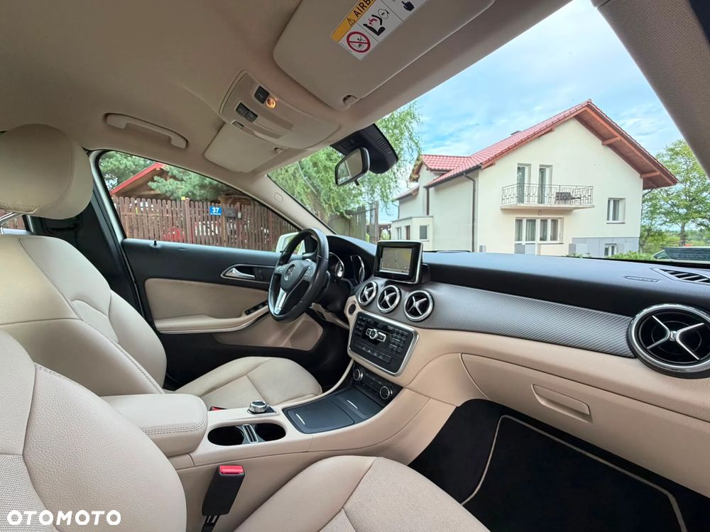 Mercedes-Benz GLA 200 7G-DCT Style - 27