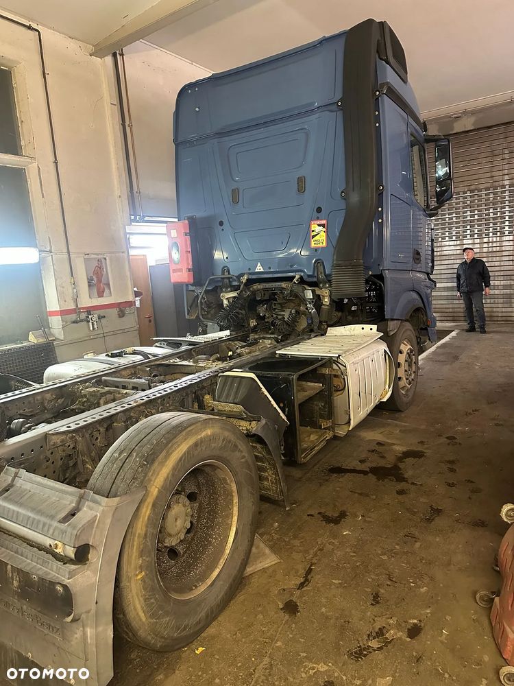 Mercedes-Benz Actros - 7