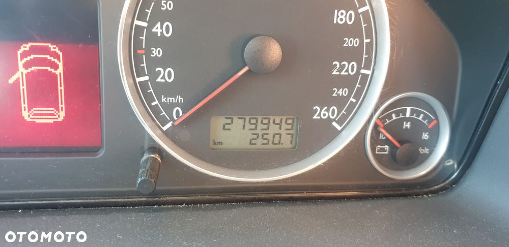 Volkswagen Sharan 1.9 TDI Comfortline - 10