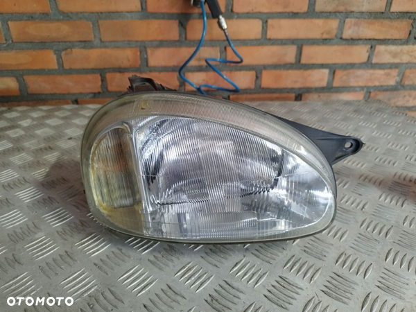 LAMPA PRAWA PRZEDNIA OPEL CORSA B