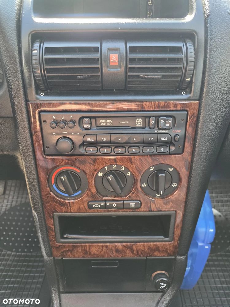 Opel Astra 1.6 GLS - 12