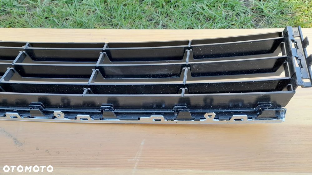 VW PASSAT B7 KRATKA ŚRODKOWA ZDERZAKA PRZEDNIEGO 3AA853677 - 11