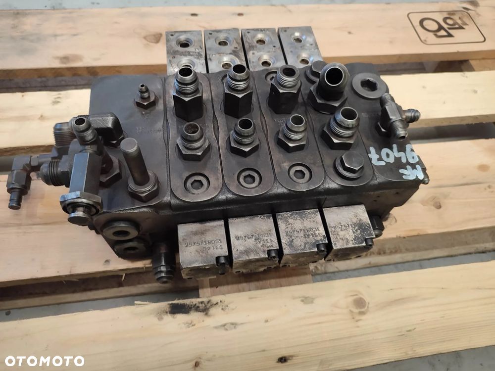 Rozdzielacz hydrauliczny Massey Ferguson 9407 (7GH345002) - 10