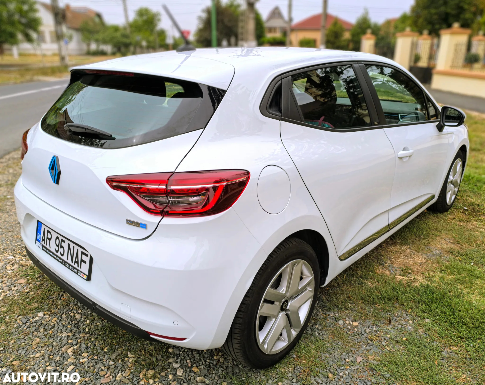 Renault Clio E-TECH Hybrid 140 ZEN - 4