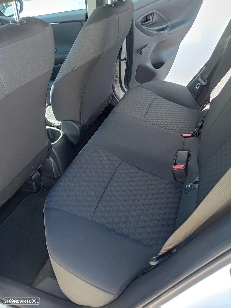 Toyota Yaris - 10
