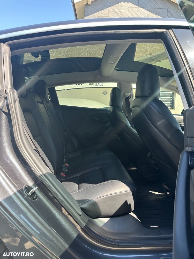 Tesla Model 3 - 12
