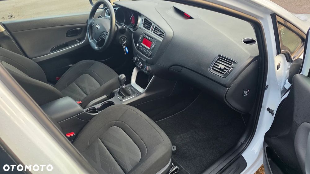 Kia Ceed 1.4 CVVT Spirit - 12