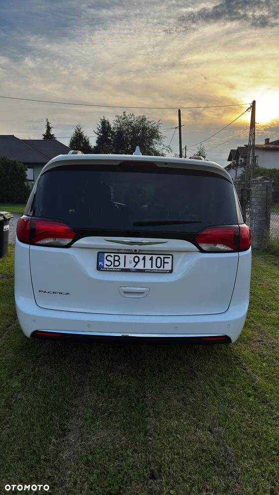 Chrysler Pacifica - 4