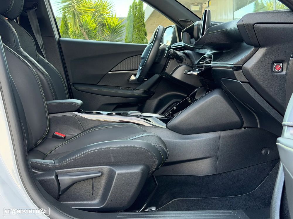 Peugeot 2008 1.2 PureTech GT EAT8 - 14