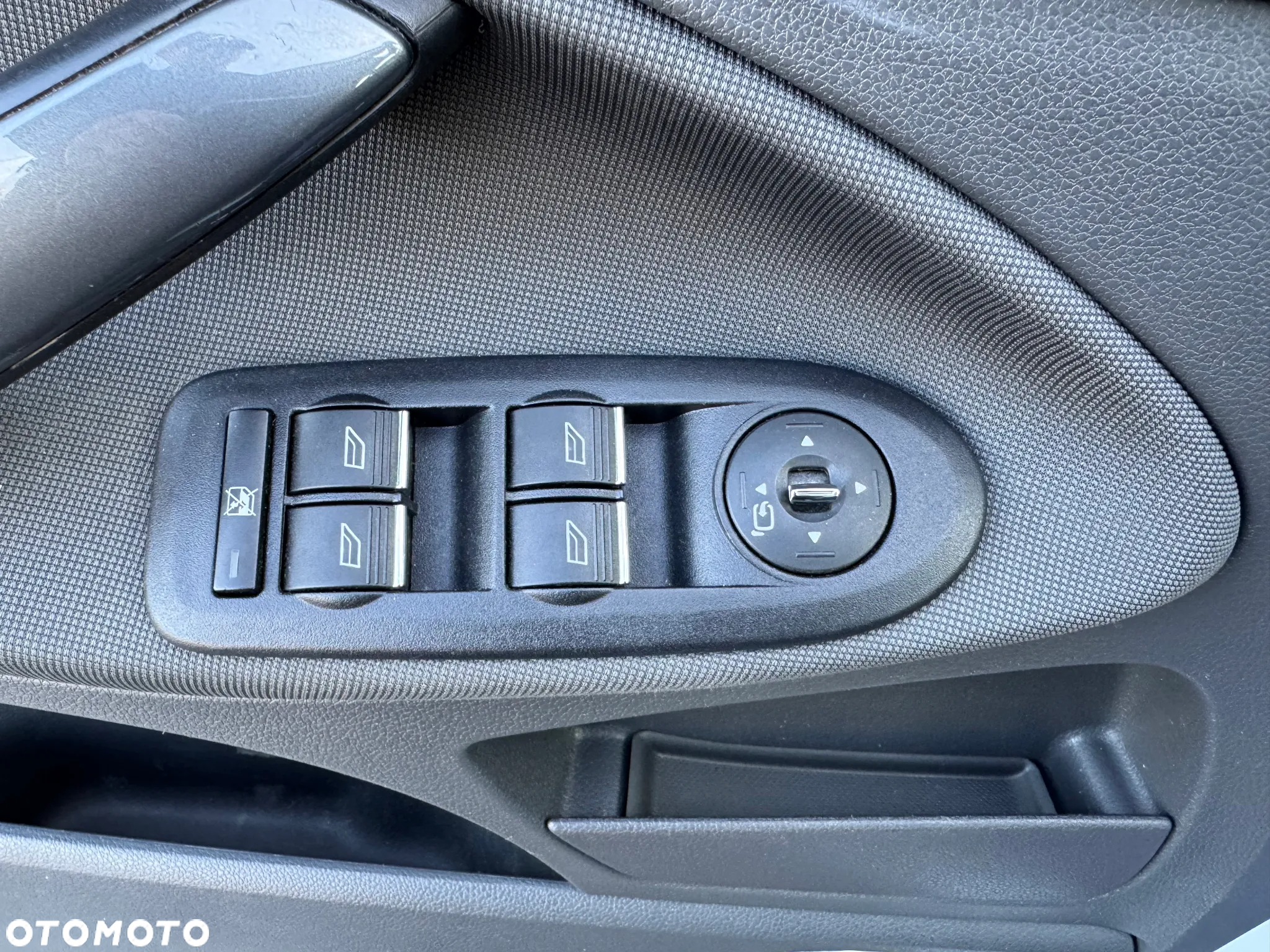 Ford Kuga 2.0 TDCi 2x4 Titanium - 19