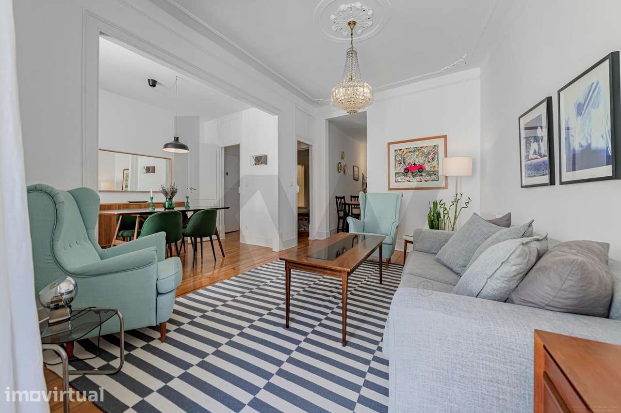 Arrendamento Charmoso Apartamento T2+1 com pátio - Mobilado em plena S - Grande imagem: 2/24