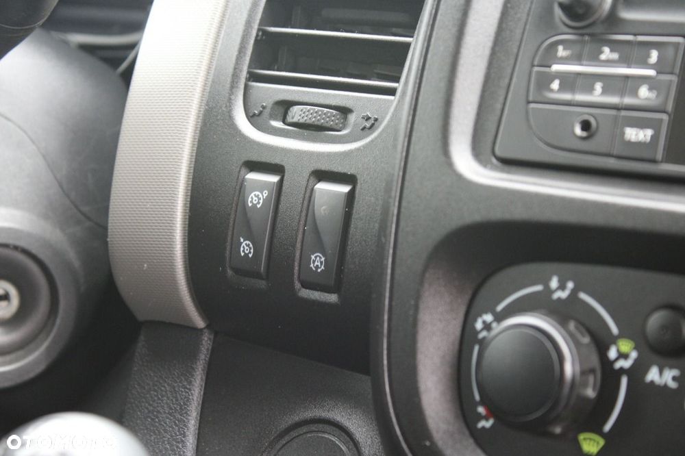Renault Trafic - 16