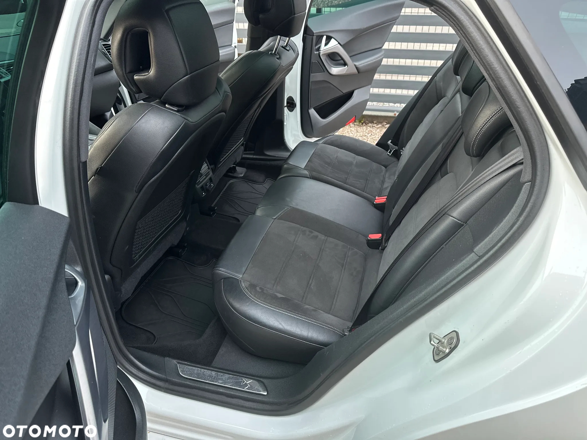 Citroën DS5 2.0 BlueHDi SoChic - 25