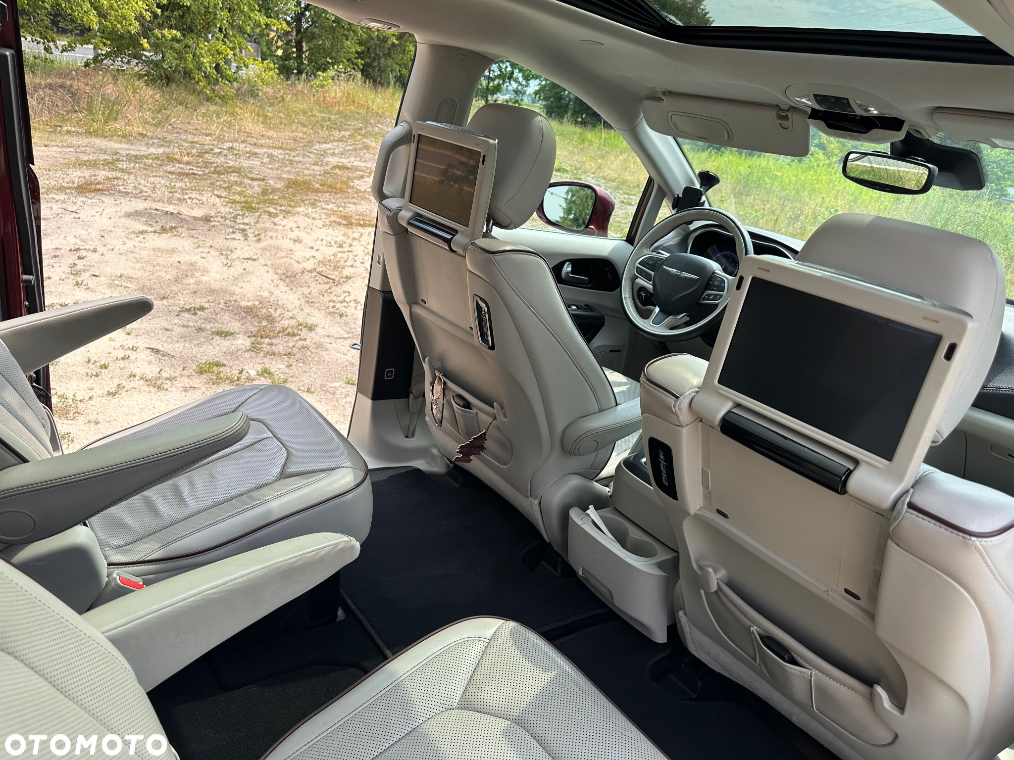 Chrysler Pacifica - 12