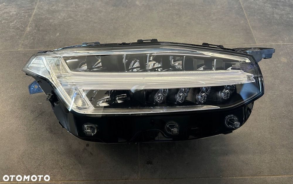 LAMPA PRAWA PRZÓD FULL LED ACTIVE HIGH BEAM VOLVO XC90 II 2 14- 31677039 - 1