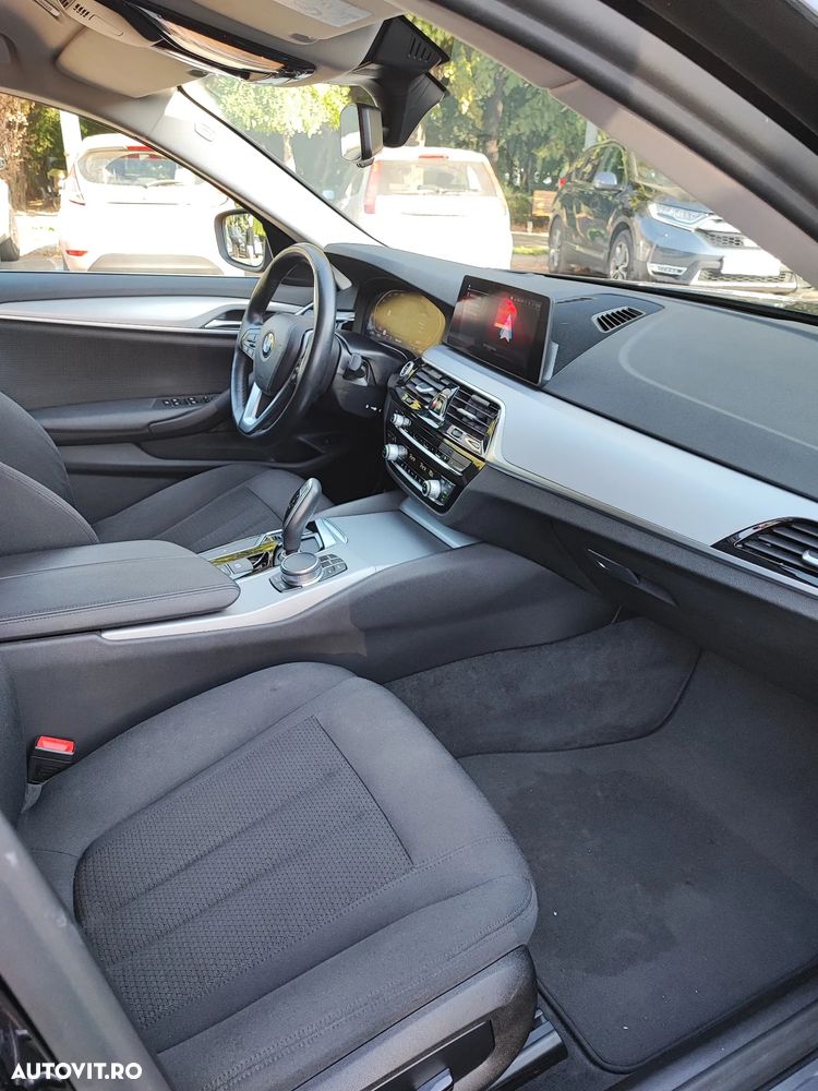 BMW Seria 5 520d xDrive AT MHEV - 9