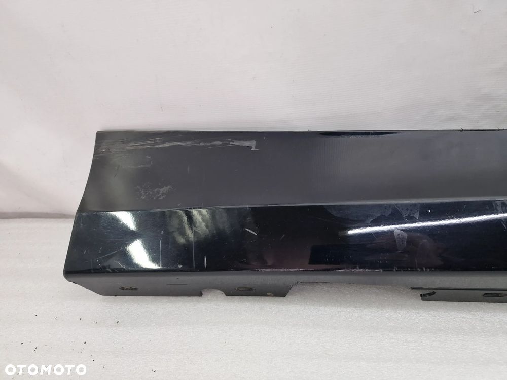BMW E87 LIFT 07- PRAWA LISTWA PROGOWA PRZEDNIA PRZÓD / NAKŁADKA PROGU , NR 5177-7184354 / 7184354 , NR AUKCJI PR436 - 7