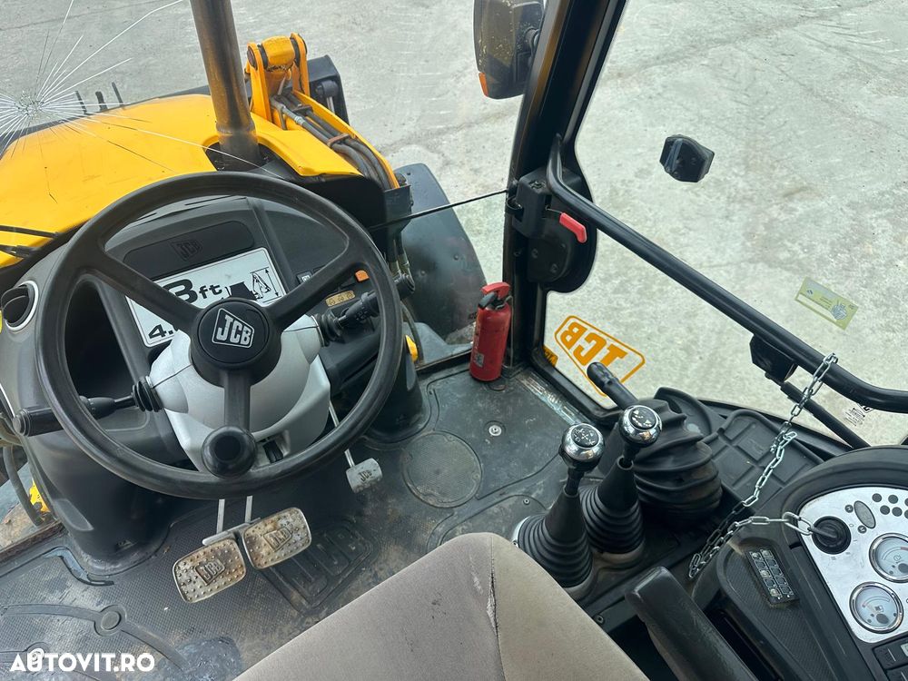 JCB 3CX 4T - 12