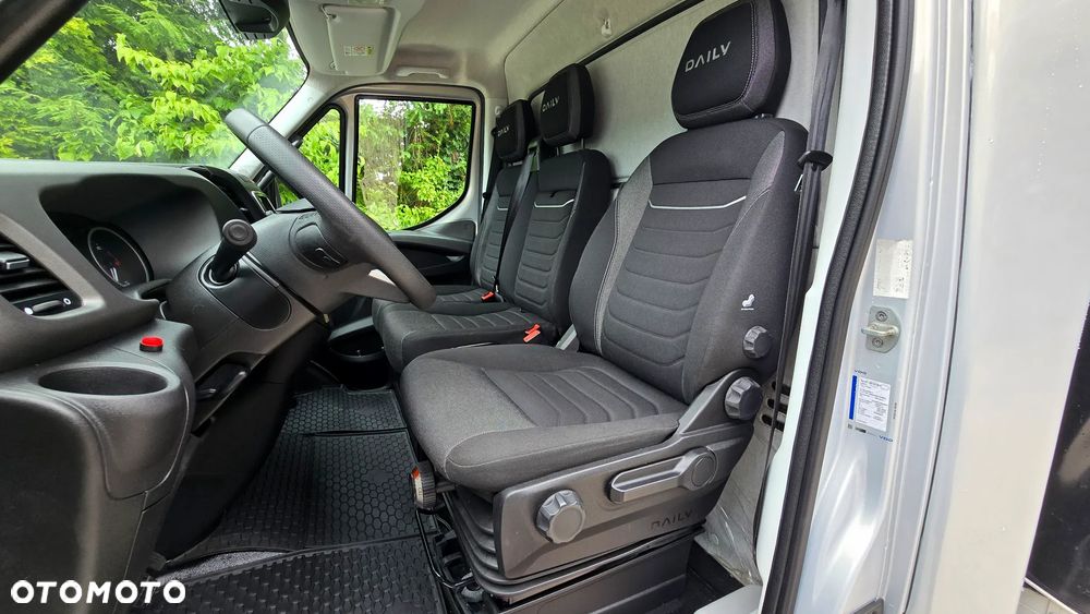 Iveco ❗️❗️DAILY 3.0 180KM 50C18 ❗️❗️WINDA PALFINGER 1000KG / AUTOMAT HI-MATIC / OBUSTRONNA BURTO-FIRANKA 10 PALET / NAWIGACJA / DACH ZSUWANY / TEMPOMAT ADAPTACYJNY / WERSJA WZMOCNIONA / SALON POLSKA / FULL LED / LAKIER METALIK / NOWE OPONY / MAKSYMALNA DOSTĘPNA OPCJA WYPOSAŻENIA❗❗ STAN - JAK NOWY ❗️ - 35