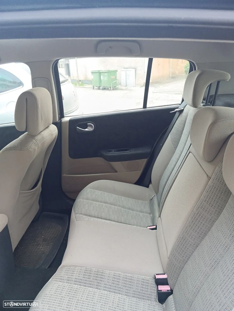 Renault Mégane 1.5 dCi Dynamique - 9