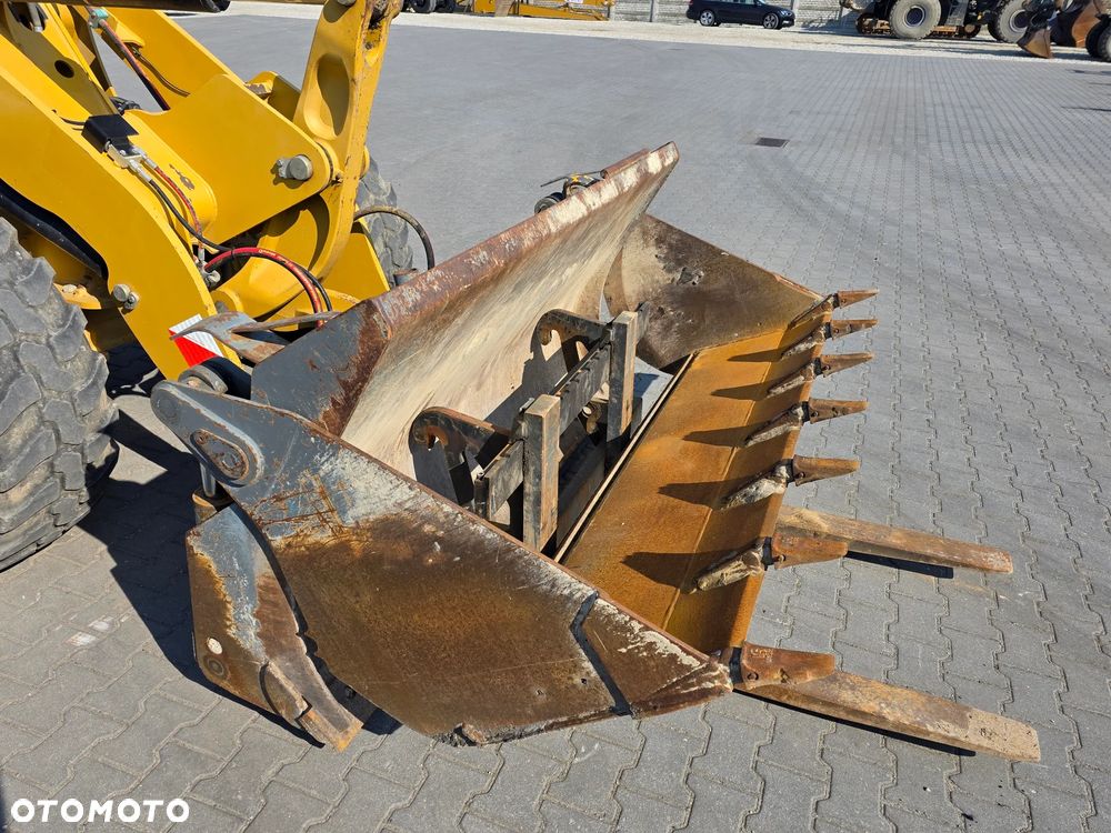 Caterpillar 908H2, 2014 ROK, 5700 MTH, ŁYŻKA OTWIERANA + WIDŁY - 8