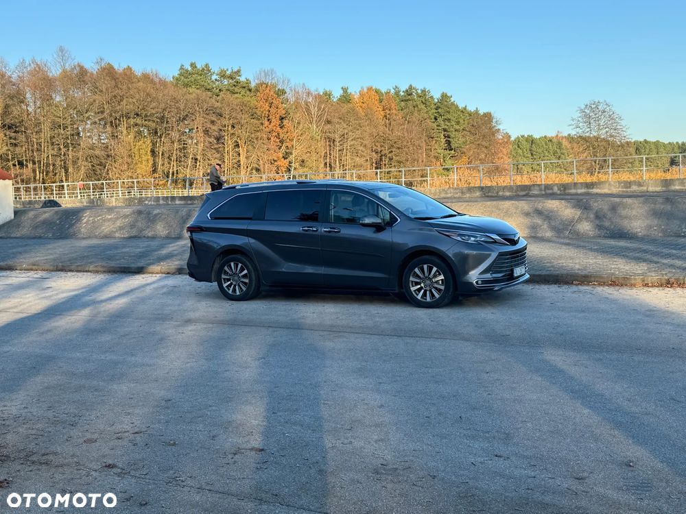 Toyota Sienna - 8