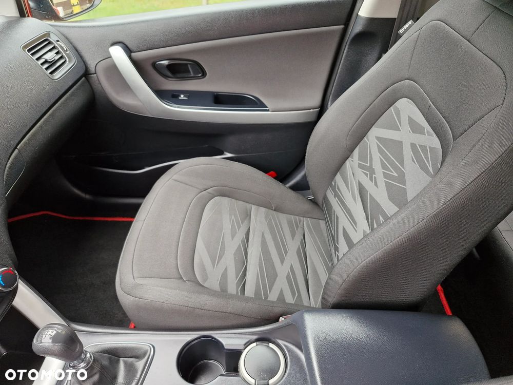 Kia Ceed 1.4 CVVT SW Dream-Team Edition - 16