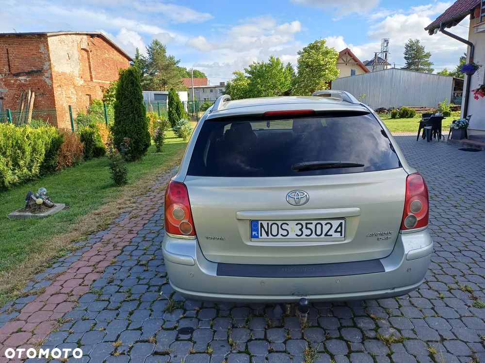Toyota Avensis - 4