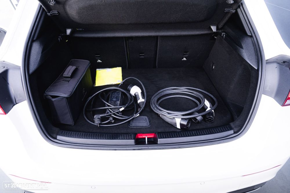 Mercedes-Benz A 250 e AMG Line - 18