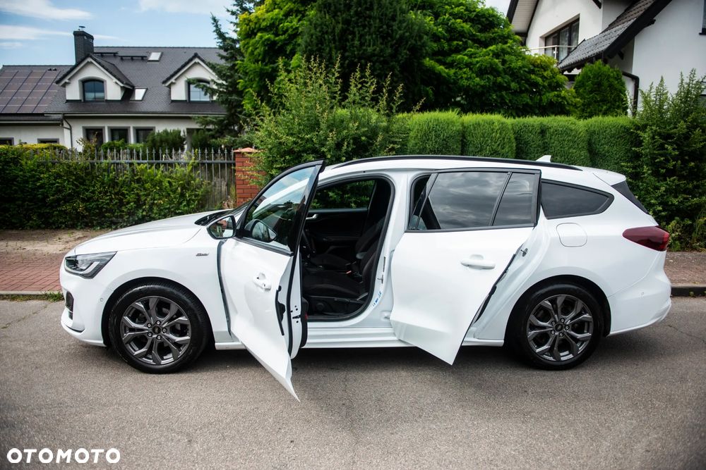 Ford Focus 1.0 EcoBoost Hybrid ST-LINE - 16